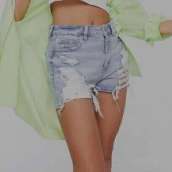 NWT AE distressed Baggy Mom short with comfort stretch waistband 6/28W - Picture 1 of 9